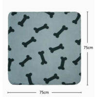 Nobleza deka flísová s kostičkami sivá 75x75cm